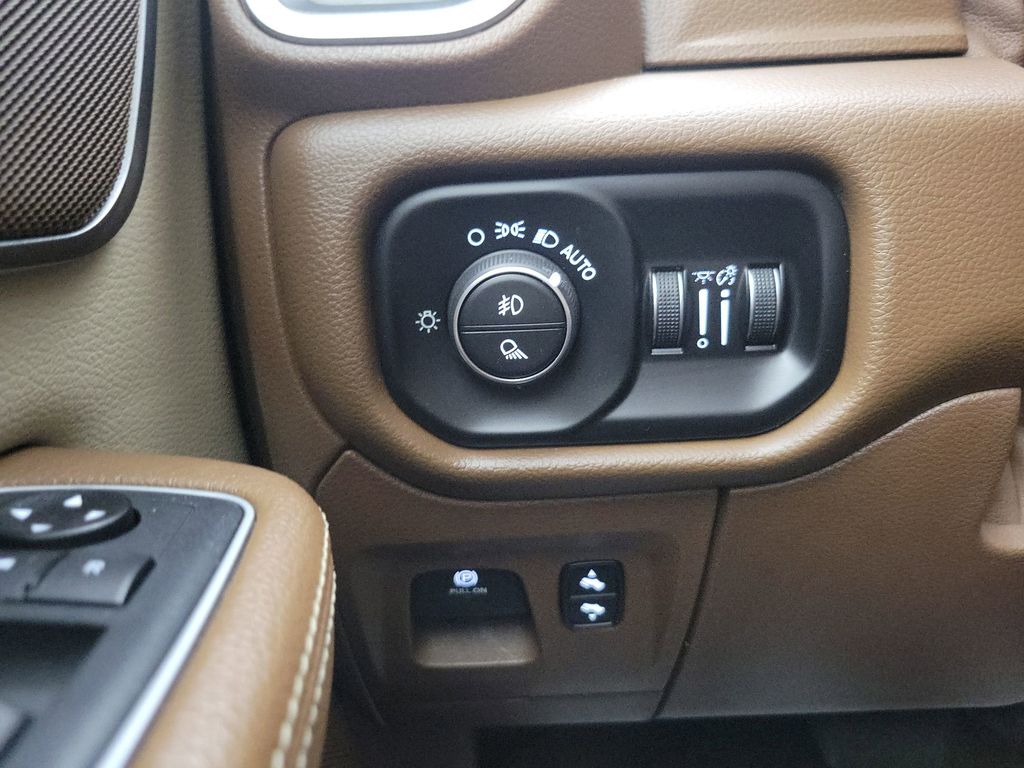 2020 Ram 1500 Laramie photo 14