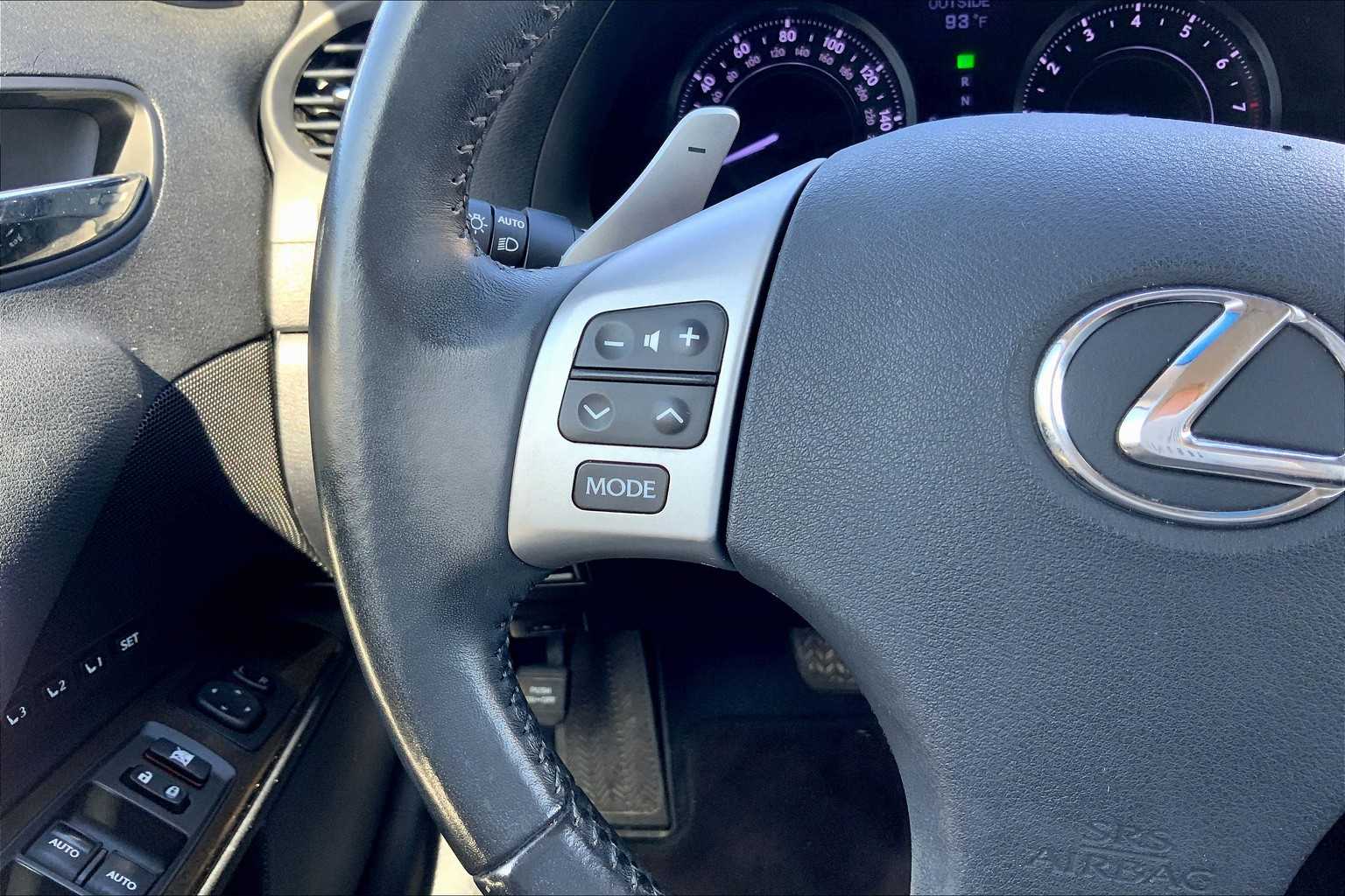 2012 Lexus IS 350C photo 22