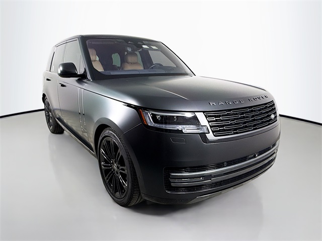 2023 Land Rover Range Rover SE photo 3
