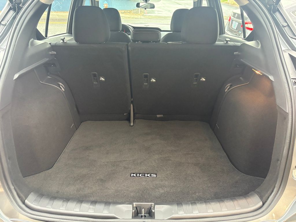 2023 Nissan Kicks SR photo 31