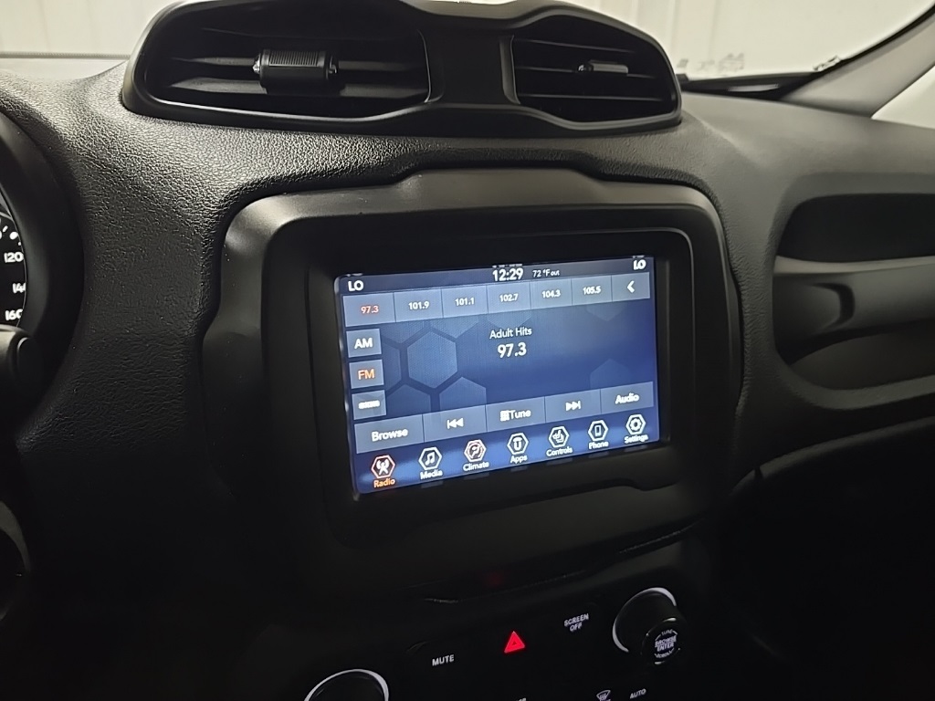 2020 Jeep Renegade Latitude photo 25