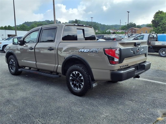 2021 Nissan Titan Crew Cab PRO-4X photo 6