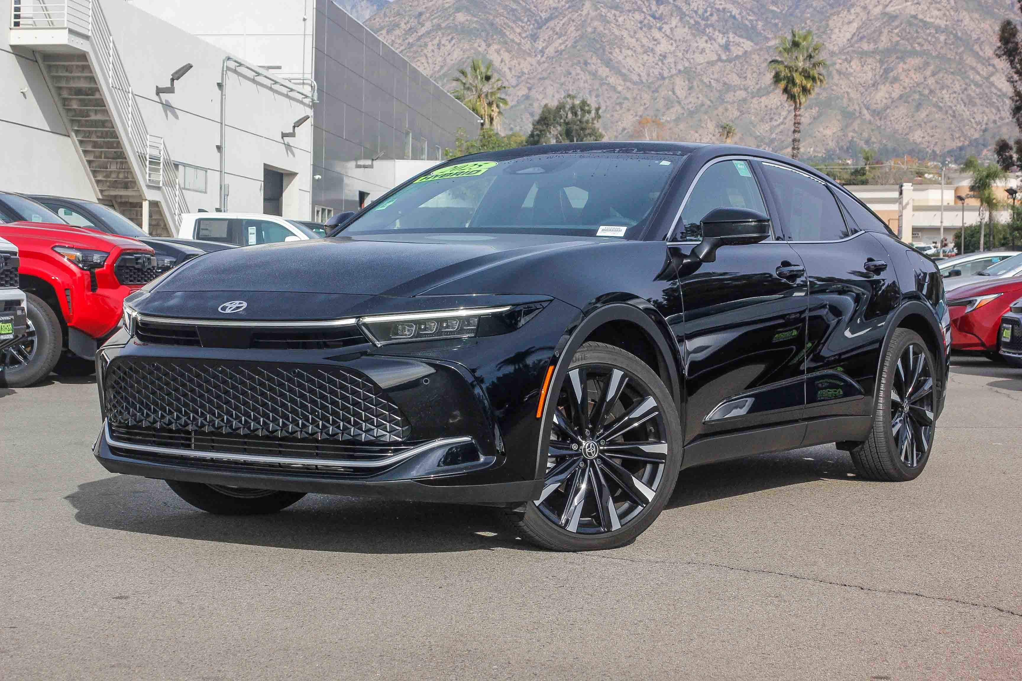 2025 Toyota Crown Platinum's photo