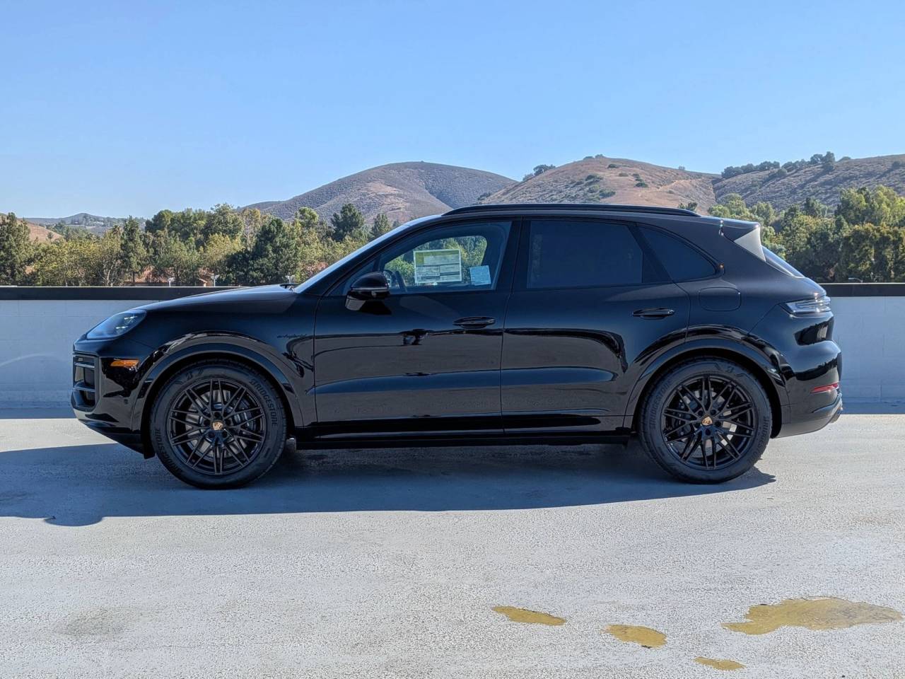 2025 Porsche Cayenne E-Hybrid photo 2
