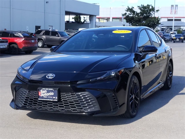 2025 Toyota Camry SE photo 4