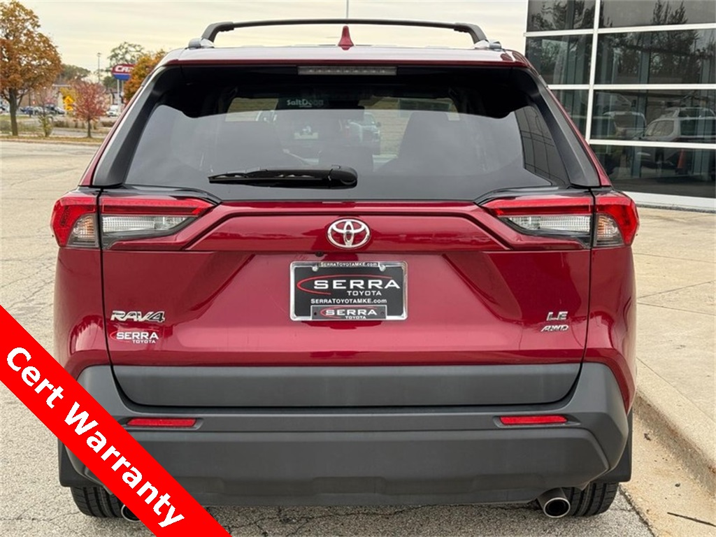 2021 Toyota RAV4 LE photo 4