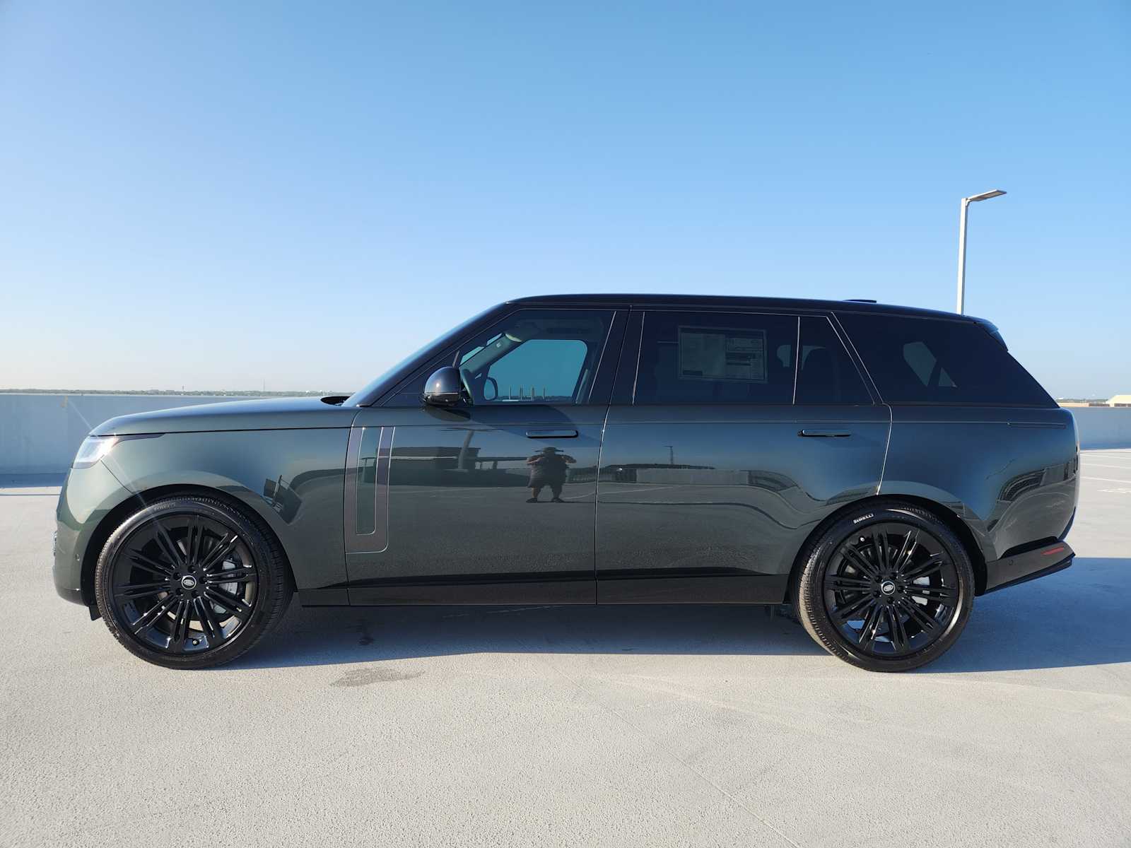 2025 Land Rover Range Rover SE photo 4