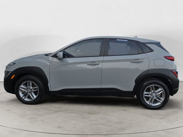 2022 Hyundai Kona SE photo 2