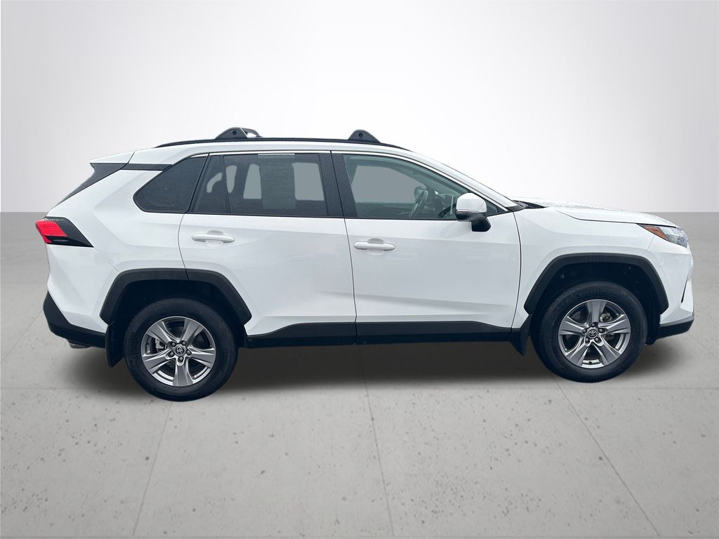 2024 Toyota RAV4 XLE photo 6