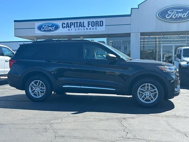 2025 Ford Explorer photo 4