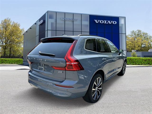 2022 Volvo XC60 B5 Momentum photo 3