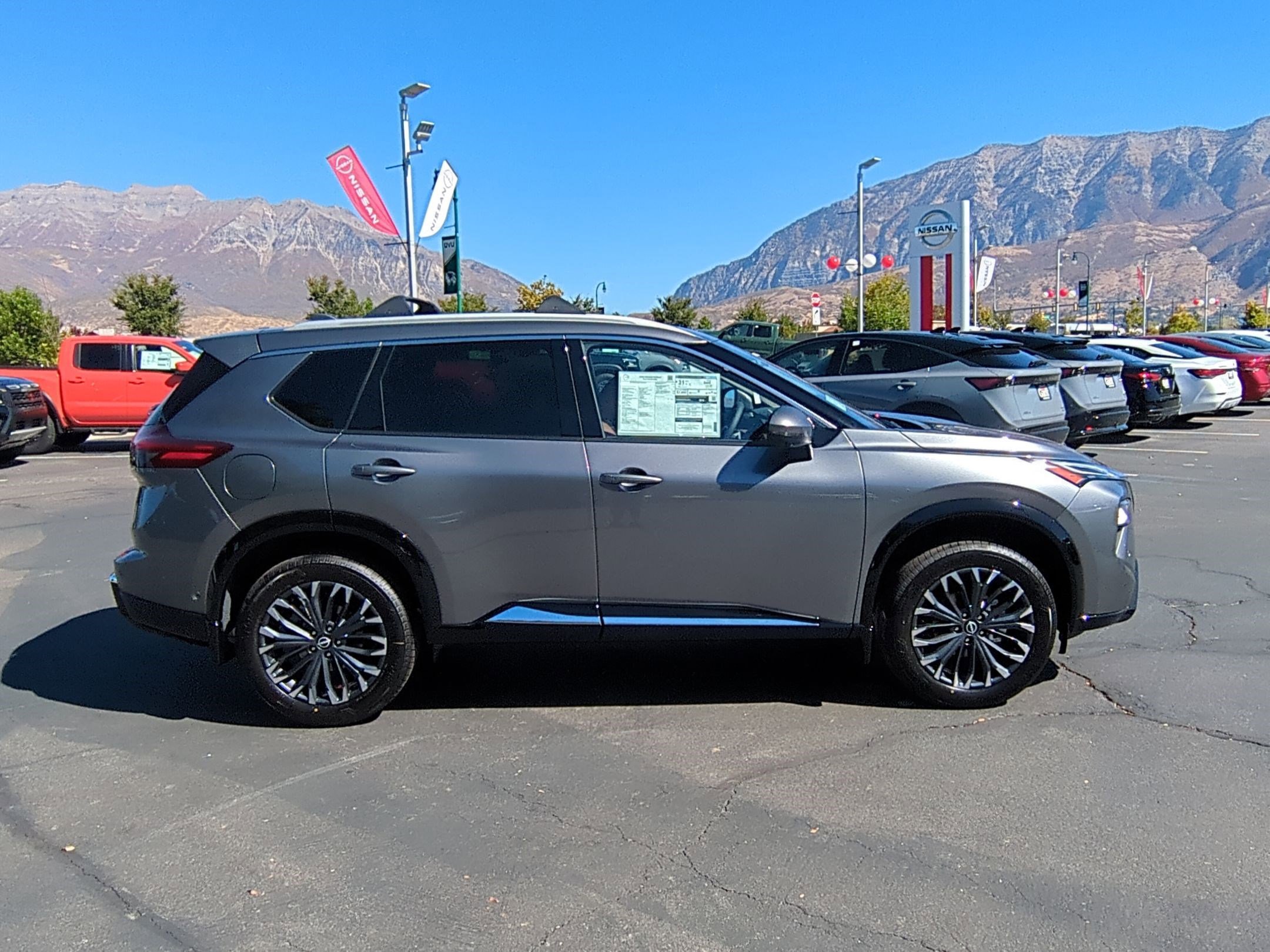 2026 Nissan Rogue Platinum photo 2