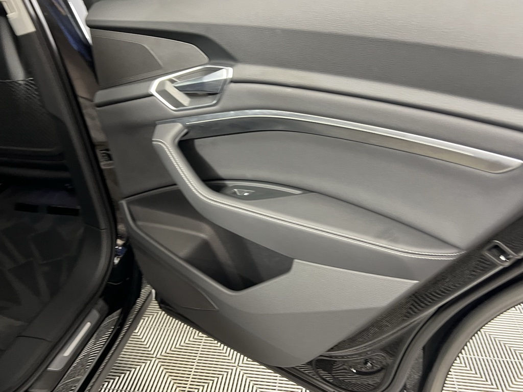 2023 Audi e-tron Premium photo 20