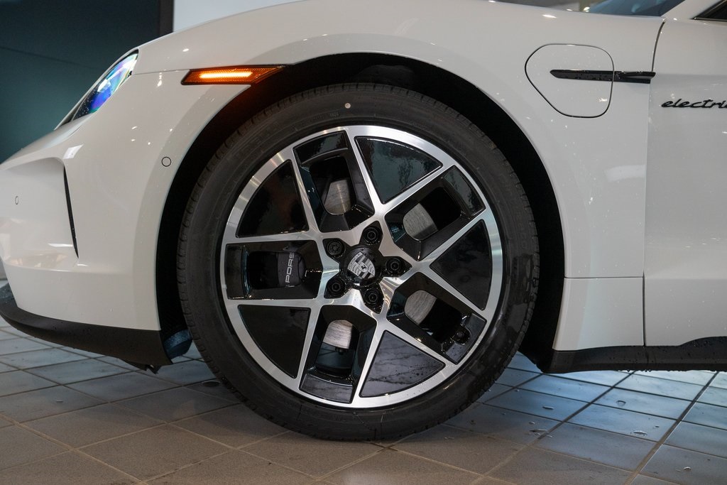 2025 Porsche Taycan S photo 9