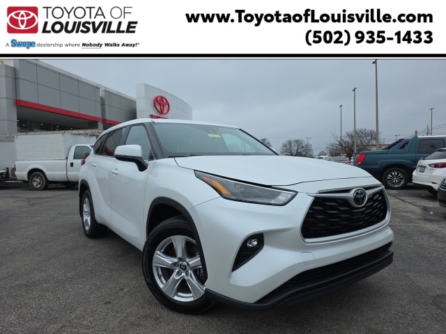 2024 Toyota Highlander LE's photo