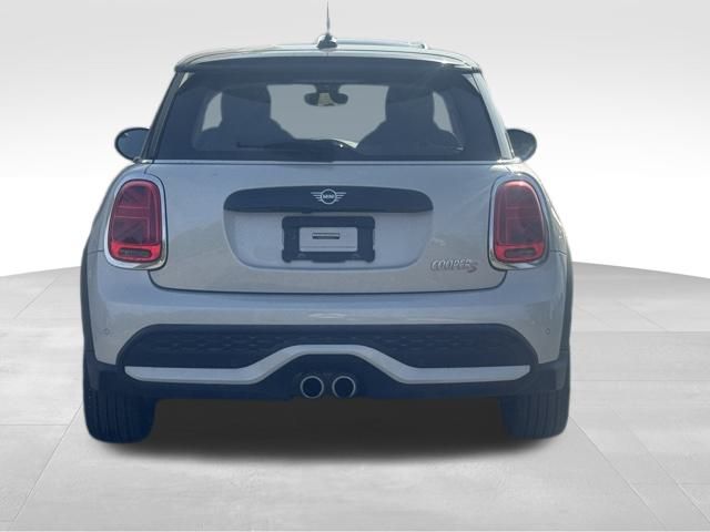 2023 Mini Cooper 2 Door Hardtop Signature photo 4