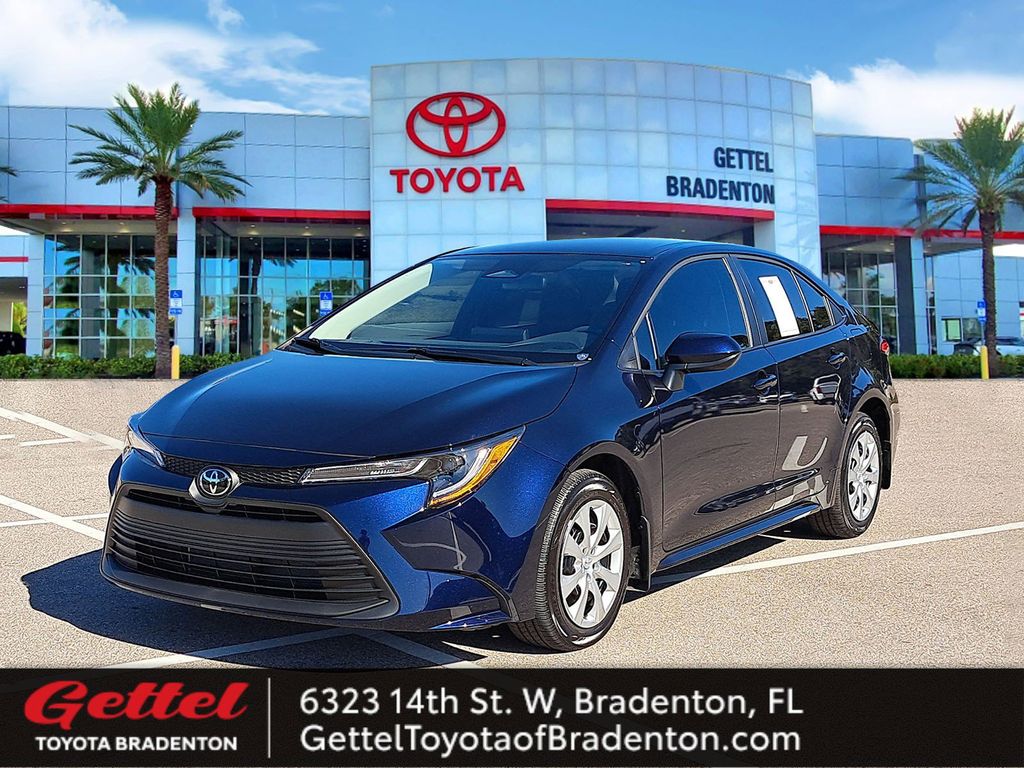 2025 Toyota Corolla LE's photo