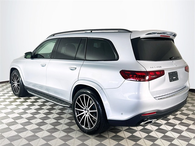 2026 Mercedes Benz GLS 450 4MATIC photo 3