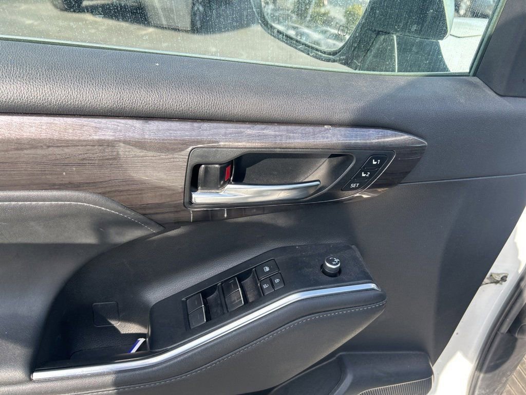 2022 Toyota Highlander Limited photo 16