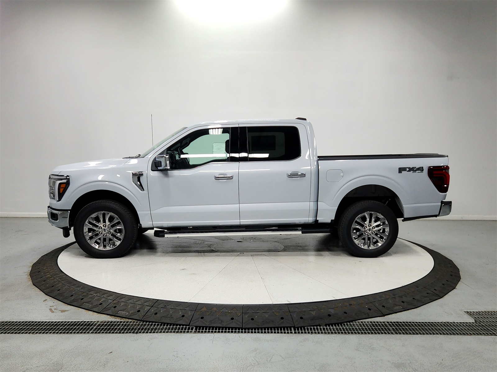 2025 Ford F-150 Lariat photo 3