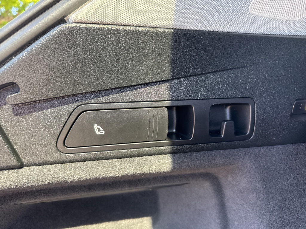 2019 Audi e-tron Premium Plus photo 24