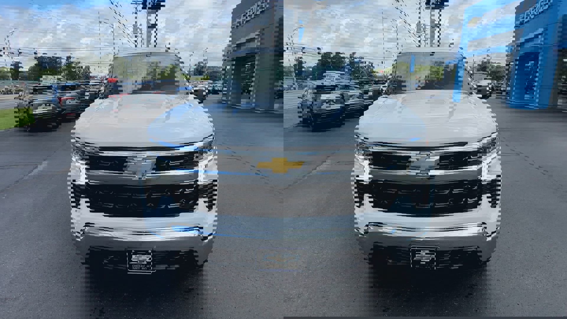 2025 Chevrolet Silverado 1500 LT photo 3