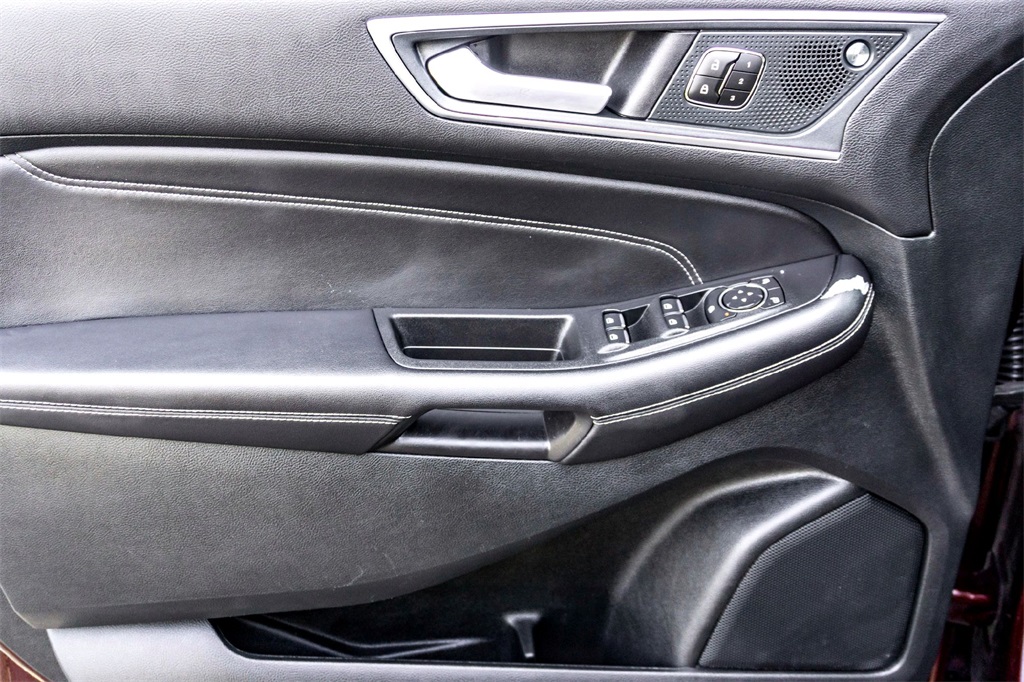 2024 Ford Edge Titanium photo 9