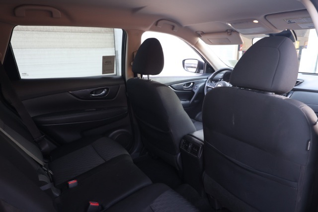 2019 Nissan Rogue SV photo 13