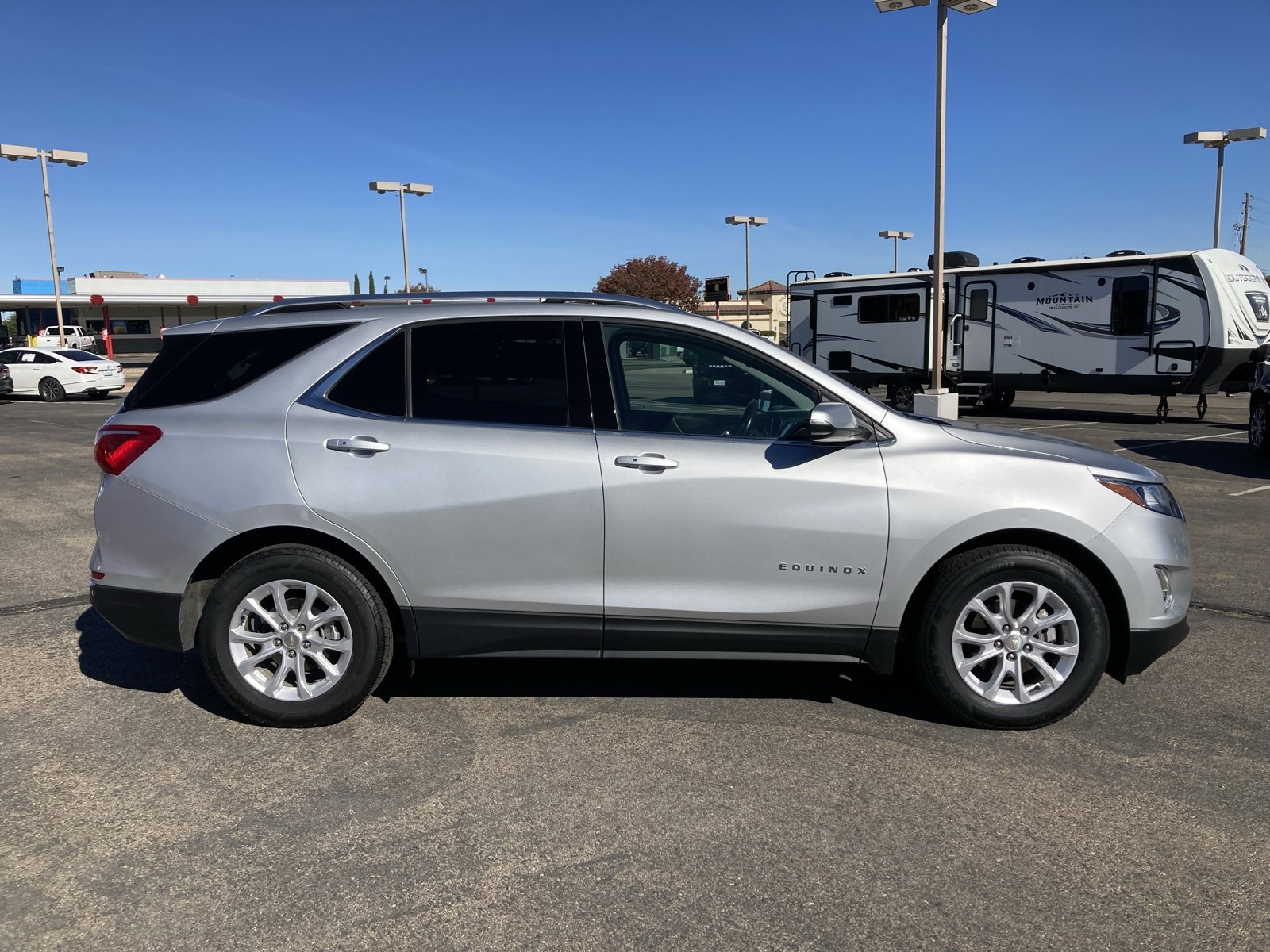 2019 Chevrolet Equinox LT photo 3