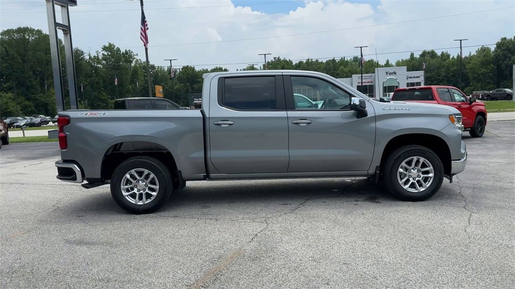 2025 Chevrolet Silverado 1500 LT photo 2