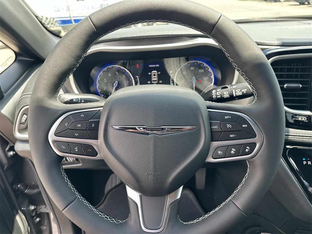 2025 Chrysler Pacifica photo 22