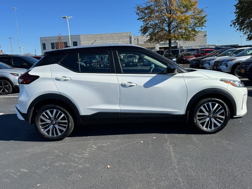 2024 Nissan Kicks SV photo 2