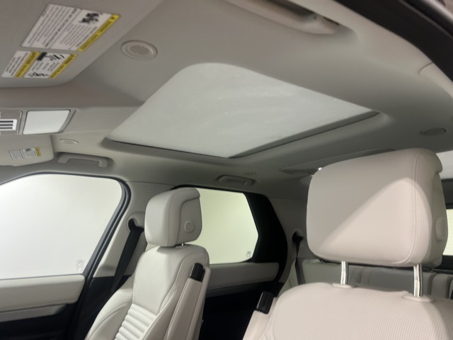 2025 Land Rover Discovery SE photo 18