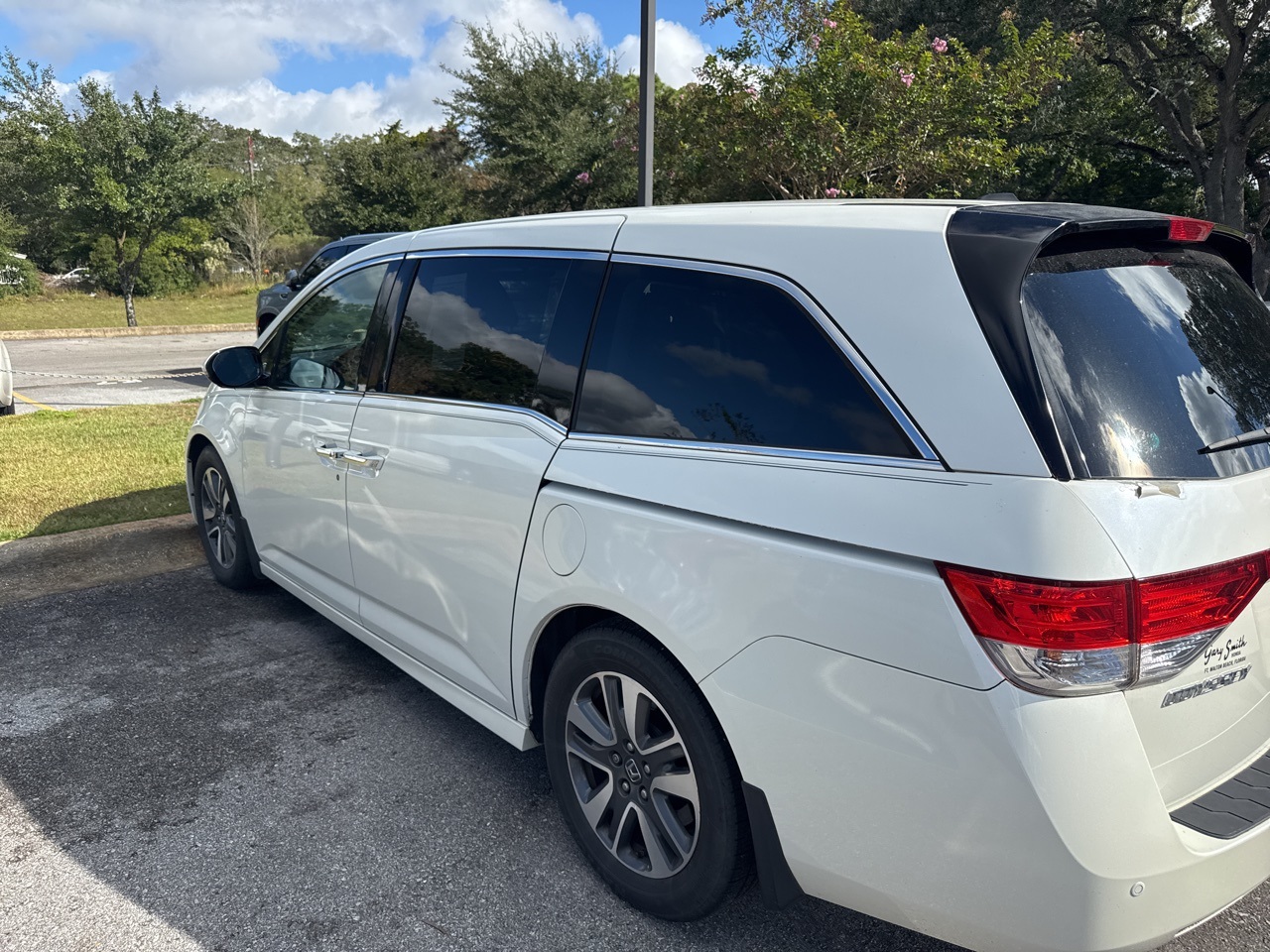 2017 Honda Odyssey Touring Elite photo 3