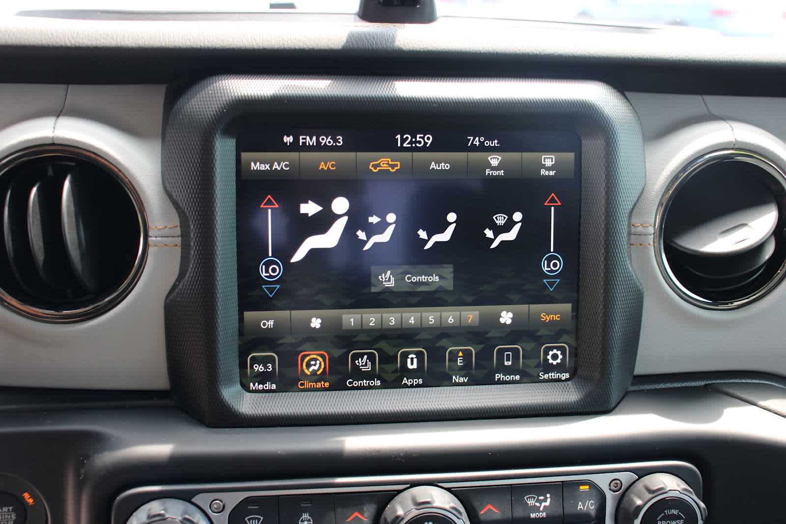 2022 Jeep Gladiator High Altitude photo 26