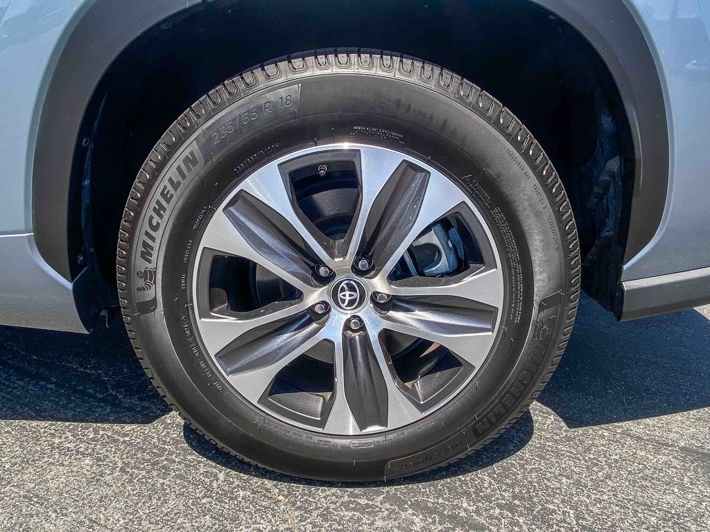 2022 Toyota Highlander XLE photo 9