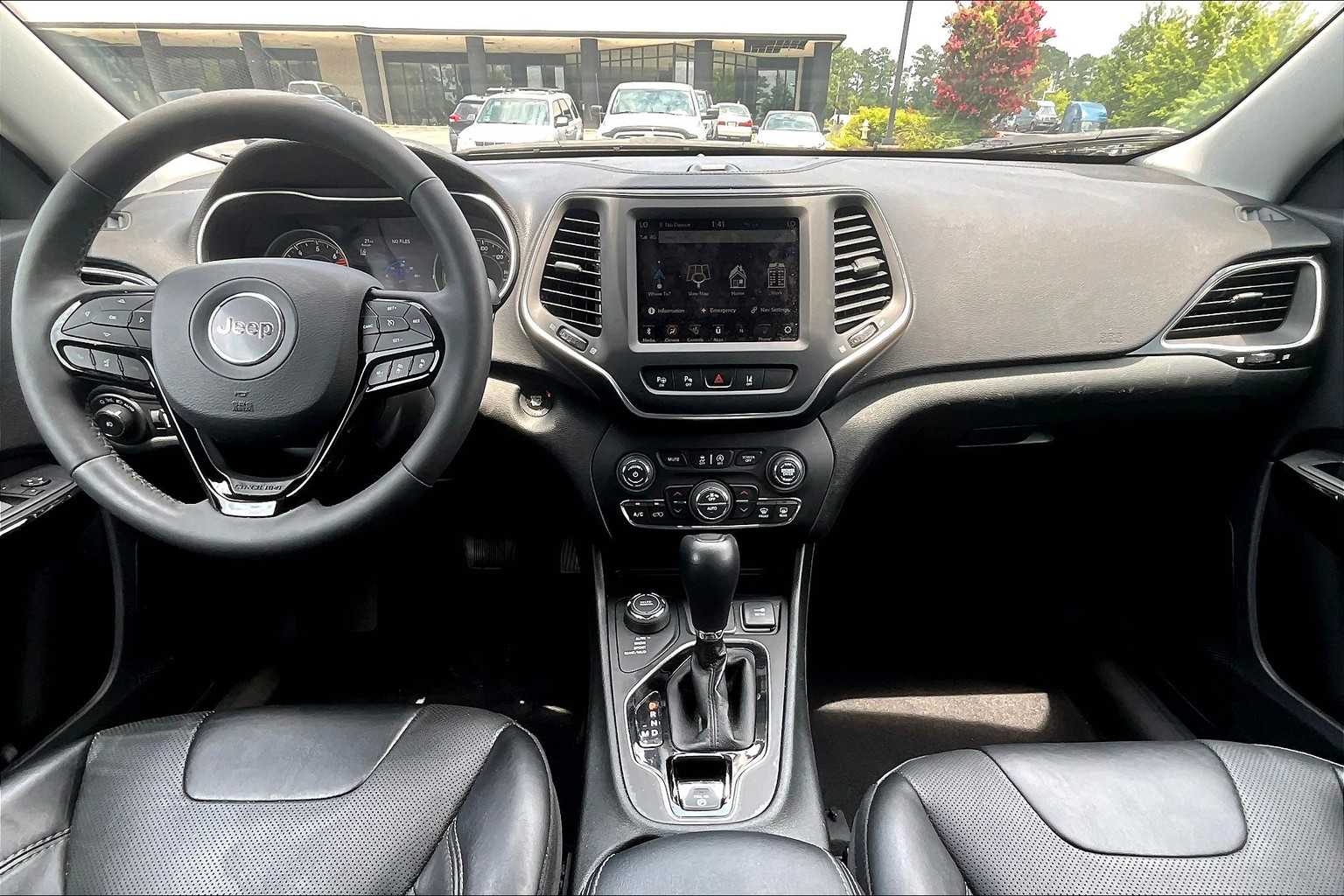 2023 Jeep Cherokee Altitude Lux photo 10