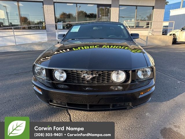 2005 Ford Mustang GT Premium photo 2