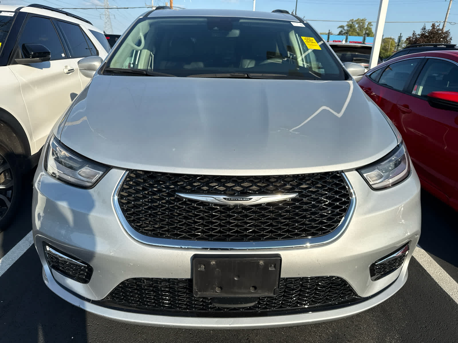 2022 Chrysler Pacifica Touring L photo 2