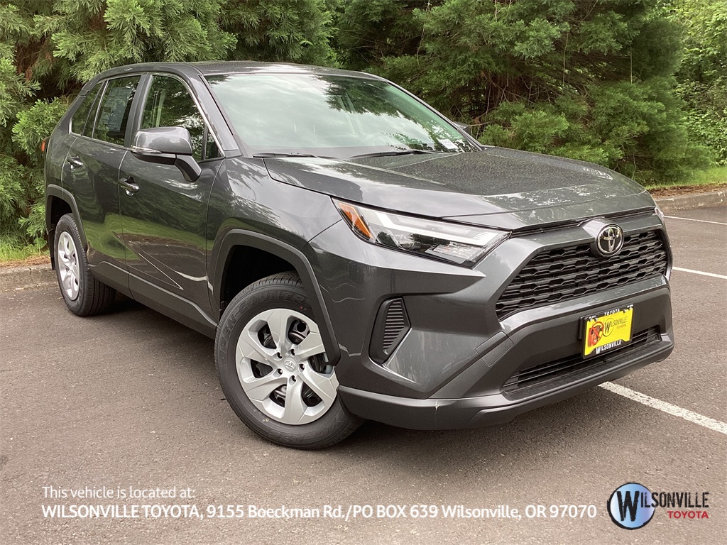 2025 Toyota RAV4 LE's photo