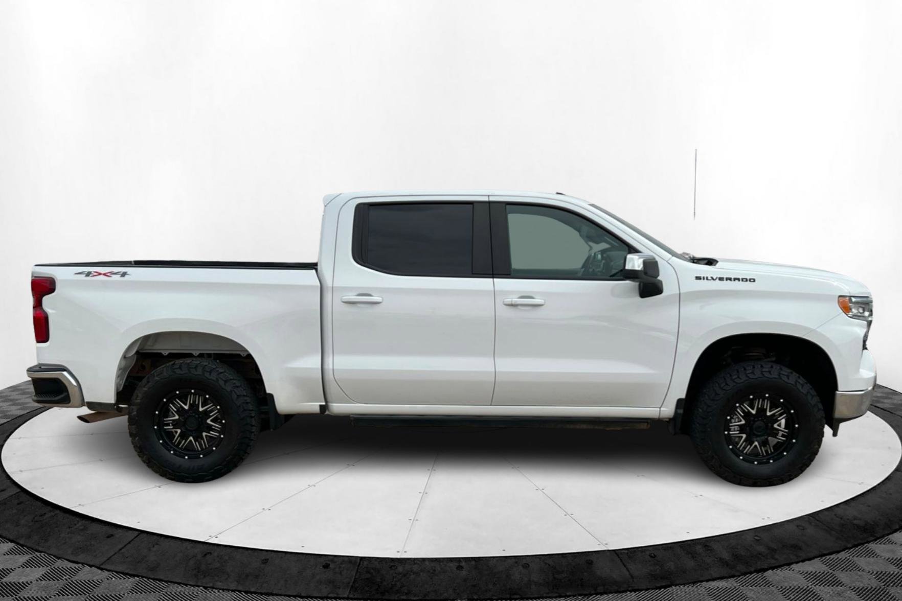 2024 Chevrolet Silverado 1500 LT photo 6