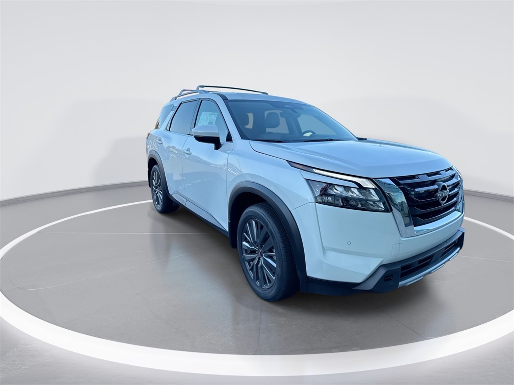 2025 Nissan Pathfinder SL photo 2