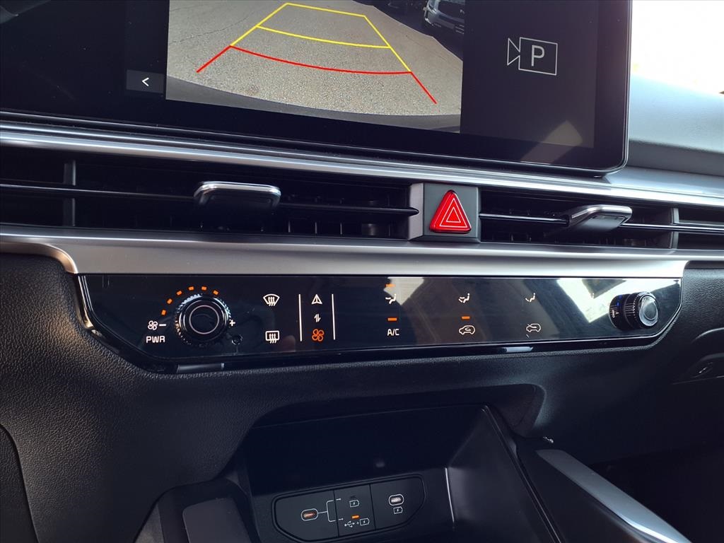 2025 Kia Sorento LX photo 18