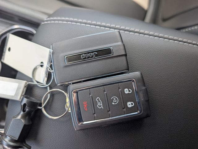 2025 Jeep Grand Cherokee Limited photo 21