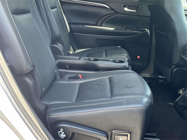2016 Toyota Highlander Limited photo 18
