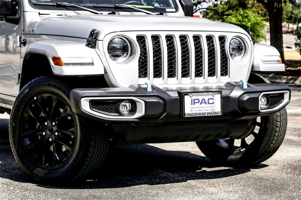 2023 Jeep Wrangler Sahara 4xe photo 2