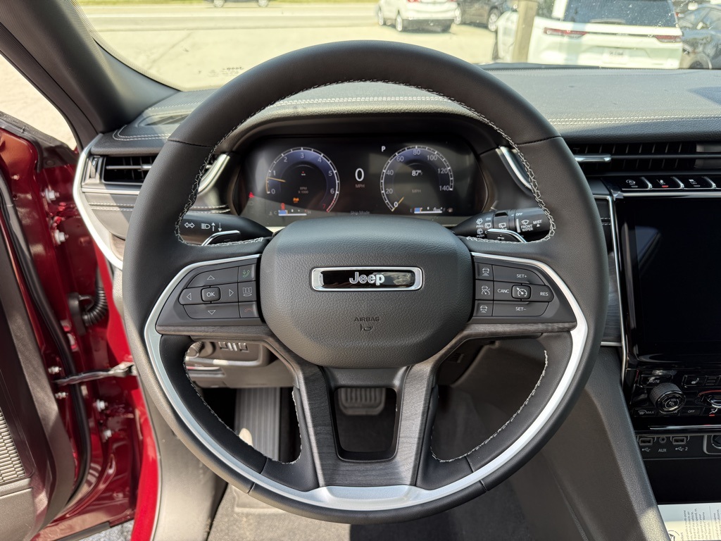 2025 Jeep Grand Cherokee Limited photo 13