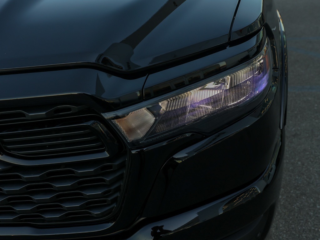 New 2026 Diamond Black Crystal Pearl-Coat Exterior Paint RAM Big Horn/Lone Star image 9