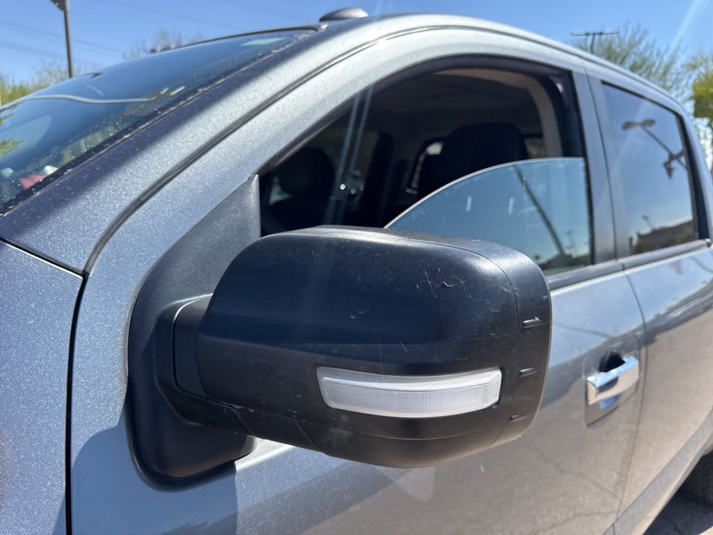 2017 Nissan Titan SV photo 6