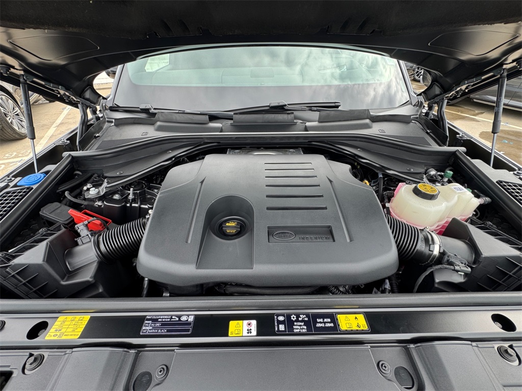 2025 Land Rover Range Rover SE photo 17